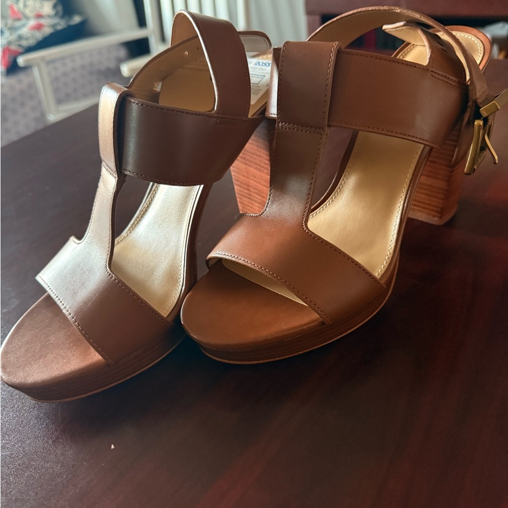 NWT Michael Kors Elegant Brown Women's Sandals - Picture 4 of 4